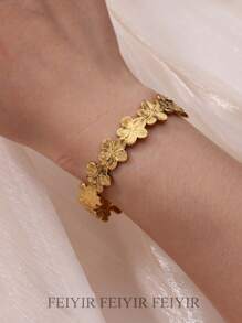 Bracelet jonc en acier inoxydable avec fleurs délicates, bracelets ouverts réglables dorés à 18 carats et argent pour femmes. Bijoux de mariage dorés, accessoires de vacances et de fête, cadeaux pour elle/maman/meilleure amie