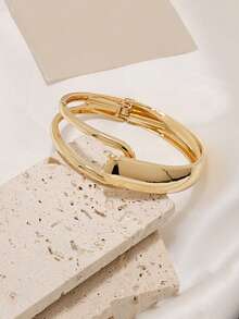 1 chiếc vòng tay kiểu dáng tối giản, thiết kế hình học bất đối xứng hai đường kẻ, mang đến vẻ thanh lịch, phù hợp cho phụ nữ đeo hàng ngày. - Vòng tay dây đôi - Xem 6