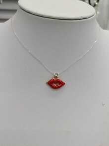 1 件方晶锆石镶嵌蛋形莫桑石银项链