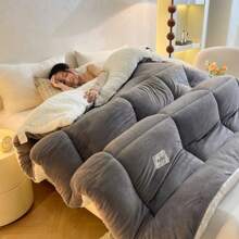 1pc Skin-Friendly Milk Velvet Quilt, Machine Washable, Soft & Comfortable, Suitable For All Seasons