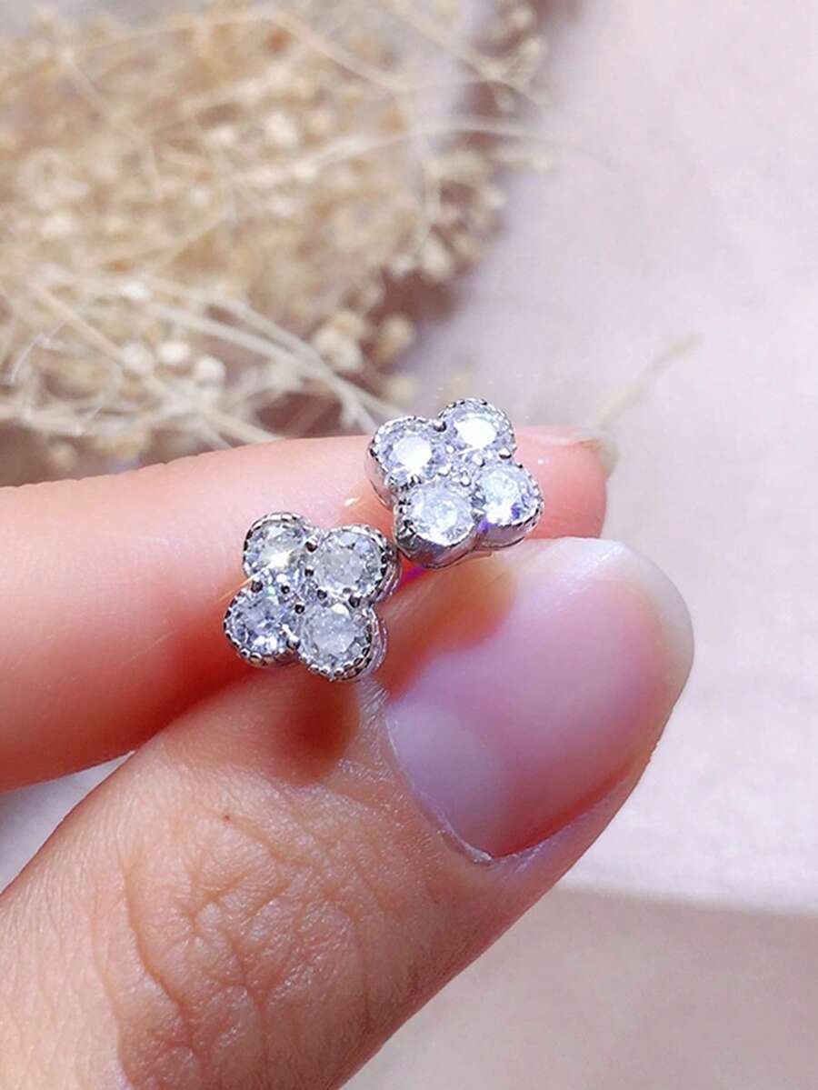 一对时尚立方氧化锆耳钉，女士婚礼、订婚、周年纪念、派对首饰、情人节礼物 - 銀色 - 查看 1