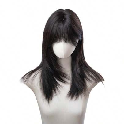 20英寸长直发合成假发，自然直发造型，黑色。带刘海设计，采用耐热纤维制成，经久耐用。这款假发适合日常佩戴、派对、角色扮演和聚会等场合，外观自然逼真。