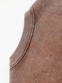 Retro Distressed Yu-Gi Printed T-Shirt - Japanese Anime Style With Yugi Mutou And Monster Designs Including The Three Egyptian God Cards, Loose-Fitting Streetwear Anime T-Shirt, Unisex, Relaxed Fit, Skin-Friendly And Comfortable, Suitable For Outdoor Activities And Daily Wear, Dropped Shoulder Crew Neck Pullover, Heavy-Weight Washed And Distressed Short-Sleeved T-Shirt, Street Style, Fashionable And Versatile, Comfortable And Breathable, Youthful And Energetic, Vintage Washed Effect. - 咖啡棕 - 查看 3