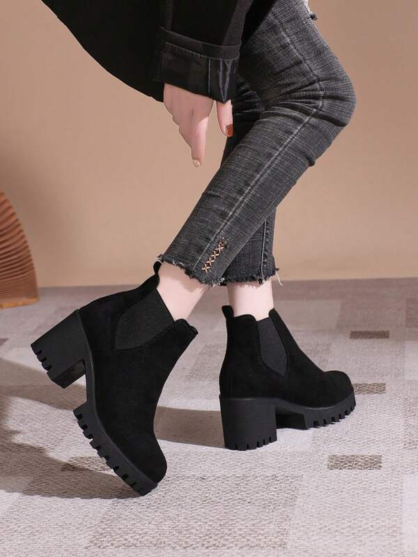 Plus Size Black Solid Color Outdoor Western Style Side Zipper High Heel Short Boots, Suitable For Outdoor Wear In Autumn/Winter