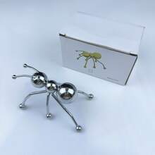 1 pieza Figura decorativa de hormiga metálica dorada y plateada, decoración de escritorio creativa, adecuada para oficina, sala de estar, estudio, Halloween, Navidad, regalo de cumpleaños