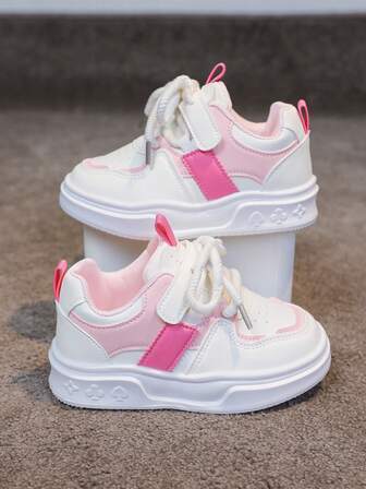 1 双时尚婴儿运动鞋，新款软底钩环系带双设计稳定鞋，舒适衬里适合婴儿运动、日常外出、所有季节