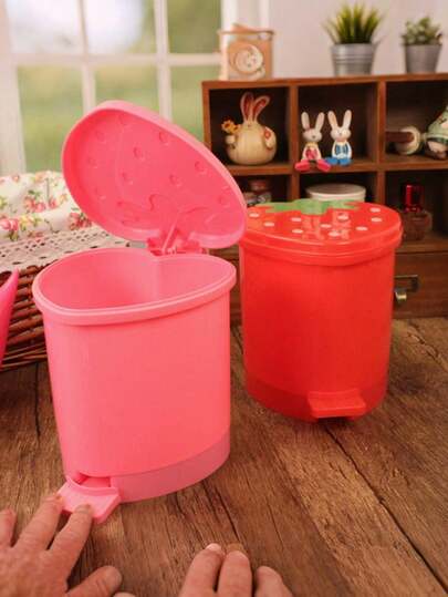1pc Creative Strawberry Shaped Desktop Storage Box - Plastic Material, Cartoon Car Strawberry Plastic Trash Can, Desktop Trash Can, Foot-Operated Trash Can, Capacity 400ml/0.1 Gallon, With Lid, Suitable For Desktop And Drawer Storage In Office And Home, Portable Storage, Home Organization