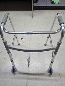 DMA ANDADERA CON RUEDAS AUXILAR PARA MOVILIDAD Andador de Aluminio Plegable Fijo Plata - Plateado - Ver 2