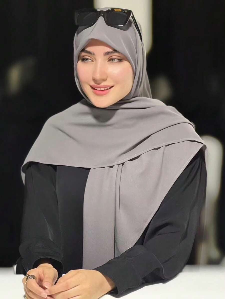 1 buah Jilbab Muslim Chiffon, Jilbab Kasual Warna Polos, Selendang Pelindung Matahari, Kain Penutup Pantai, 140*140cm untuk Gaun - Dark Grey - View 1