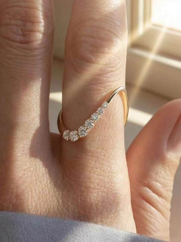 خاتم فضة عيار 925 مرصع بزركونيا مكعبة بتصميم هندسي بسيط قطعة واحدة، تصميم انسيابي، مناسب للحفلات والاستخدام اليومي والأعياد والمناسبات، هدية مثالية