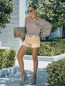 Women's Summer Solid Color Ripped Pocket Button Denim Shorts, Casual Ripped Denim Shorts With Pockets, Zipper Fly, Straight Leg, Medium Stretch Fabric, Suitable For Summer Wear