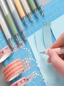 1 PIEZA Cuchillos utilitarios y de manualidades exquisitos, simples y frescos, adecuados para grabado y corte de papel. El cuchillo de grabado manual es fácil de transportar y viene con una mini hoja de metal. Es un cortador de papel de cuaderno de estudiante y un cuchillo plegable de color macaron, afilado y portátil, con grabado. Es un cuchillo plegable de moda.