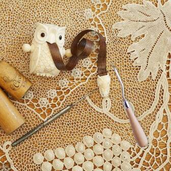 Wooden Bent Latch Hook Tool And Plastic Latch Hook Crochet Needle, Set Of 3