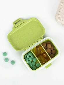 1 علبة أقراص صغيرة محمولة - علبة أقراص ذات 3 حجرات، حاوية تخزين أقراص، علبة أقراص أسبوعية، منظم أقراص، علبة أقراص من قش القمح، مناسبة للسفر والمنزل والتخييم وصندوق الإسعافات الأولية وحقيبة الأدوية، ضروريات السفر والعطلات والعودة إلى المدرسة، منظم الأدوية، حقيبة الطوارئ للمدرسة وحقيبة الإسعافات الأولية للخارج