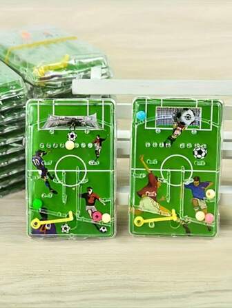 Voetbaldoolhofspel - Cadeaus voor een verjaardag - Souvenirs voor een voetbalwedstrijd - Verzamelobjecten voor een voetbalwedstrijd - Voetbalspeelgoed in cadeauzakjes! Materiaal: PCV (afmetingen per product: 7,5 cm x 4,9 cm)