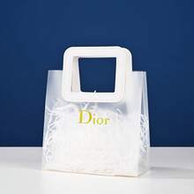 1pc Frosted Tote Bag As A Gift, Plastic Leather Tote Bag, Birthday And Wedding Gift Bag, High-End. This Gift Tote Bag Is Very Suitable For Weddings, Birthdays, Mother's Day, Teachers' Day, Valentine's Day, Etc. This Multi-Functional Storage Bag Is Large Enough To Hold A Bunch Of Flowers, Small Potted Plants, CDS, Candies, Sundries, Cosmetics, Stationery, Swimsuits, Toiletries, Magazines, Wallets, Postcards, Etc.