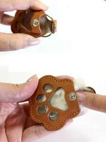 用于存放丢失的宠物毛发的吊坠、用于猫狗的纪念袋、用于存放家人朋友的猫狗毛发的袋子以及带有吊饰的宠物毛发袋