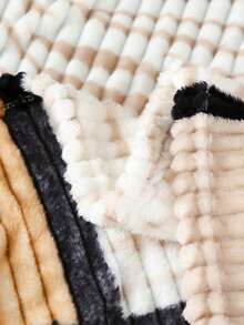 1 pièce Couverture en flanelle à carreaux imprimée, couverture multifonctionnelle et confortable pour la sieste, le canapé, le bureau, le camping, les voyages, toutes les saisons, cadeau de Noël et d'Halloween