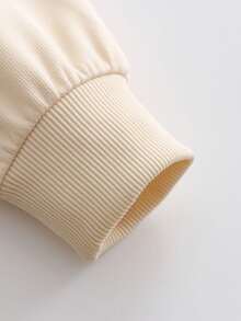 男童服装。男童滑板标语印花圆领卫衣 - 柔软舒适，可机洗，百搭实用。适合上学、度假和购物穿着。简约百搭，春、秋、冬三季皆宜。