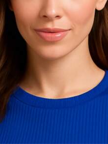 Blusa de mujer  tipo rib acanalada, manga corta ajustada, con jareta lateral ajustable para efecto fruncido, diseño juvenil moderno estilo coreano, ideal para verano y primavera, top corto entallado con escote redondo, tela elástica cómoda, perfecta para combinar con pantalones blancos, faldas o shorts de mezclilla, prenda básica versátil para outfit casual diario, moda 2025 - Azul - Ver 3