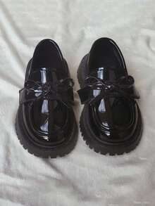 1 双女童浅口可爱公主皮鞋，透气软底防滑百搭儿童平底鞋，简约时尚婴幼儿易穿脱步行鞋，适合春季、夏季、秋季