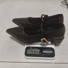 Bailarinas de punta fina elegantes de tacón medio con hebilla, negras, para oficina y trayectos; Tacones altos de tacón grueso, marrones, de tira baja, para verano y trabajo