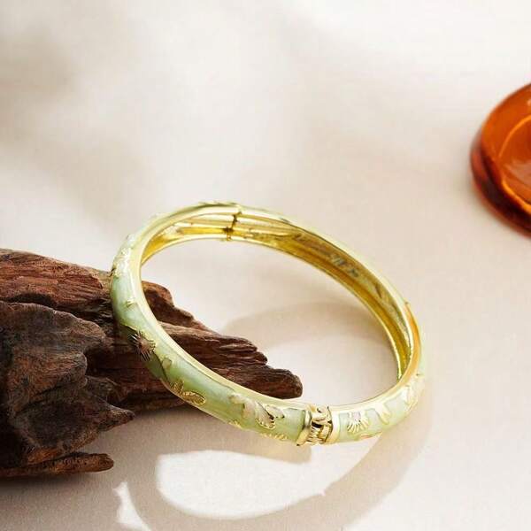 A Set Of Three Vintage Enamel Filigree Metal Bracelets For Women, Crafted Using Cloisonne Craftsmanship, Makes A Beautiful Valentine's Day Gift And Is Suitable For Everyday Wear.