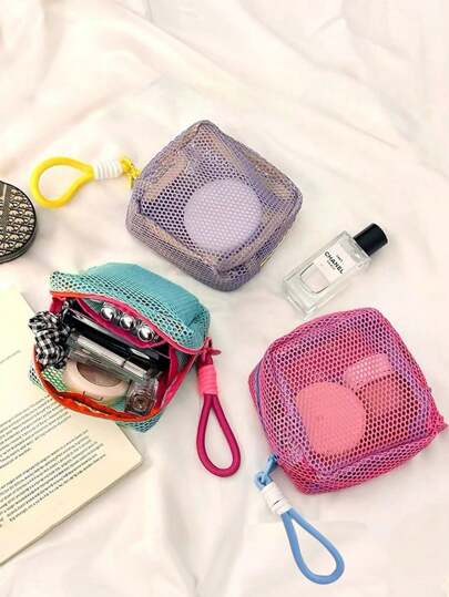 马卡龙色清新风格化妆包，迷你网格拉链包，旅行洗漱包，多功能网格方包，收纳包，化妆包，洗漱包，口红收纳包，女士化妆包，女生收纳包，钱包包，便携式旅行收纳包，旅行必需品，适用于口红，迷你化妆刷，护肤品，蓝牙耳机，小物件，家居，礼品，节日，万圣节，圣诞节等。（挂绳单独出售，颜色随机）