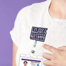 Lustiger Ausweishalter für Pflegestudenten, "Ich bin nicht qualifiziert für eine Diagnose, aber ich habe Theorien" Glitzer einziehbarer Clip Ausweishalter für Krankenschwestern, medizinische Assistenten, Pflegeschule, Büromitarbeiter, Pflegestudenten - Schwarz - Übersicht 7