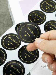 54-540张定制婚礼贴纸、个性化姓名标签贴纸、定制文字圆形贴纸、可定制感谢贴纸、黑色背景烫金贴纸、生日礼物、婚礼配饰、派对装饰、新娘和新郎、情人节、礼盒、周年纪念、女朋友、妈妈、家人 - 風格A - 查看 4