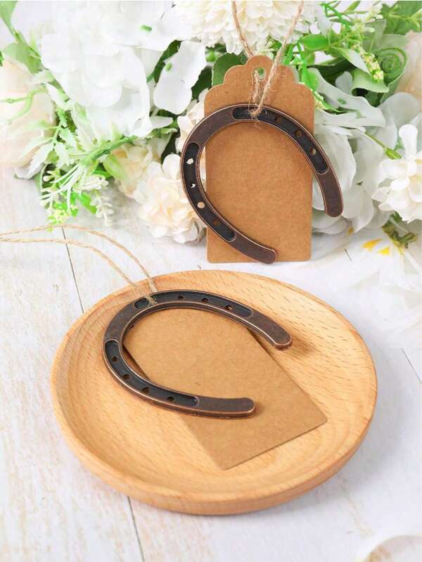 4/2PCS Vintage Lucky Horseshoe Pendants,Guest Wedding Favors,Metal Horseshoes Decor With Kraft Paper Box And Label,Rustic Horseshoe Gifts,For Vintage Wedding Party Decorations, Creative Keychain Ornament, Small Gift, Wedding Favor,Chic Hanging Sign For Wedding Decor,For Vintage Wedding Party Decorations Kentucky Derby Party Decorations 1pc
