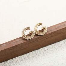 Aretes de perla con alfabeto francés antiguo "G", joyas de aretes elegantes, sencillos y minimalistas personalizados