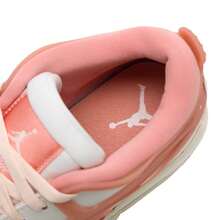Nike 女款 WMNS AIR JORDAN 4 RM 轻便舒适户外篮球缓震回弹休闲跑步运动鞋 FQ7940-808 - 冰番石榴色/淺茜草根紅/帆白 - 查看 7