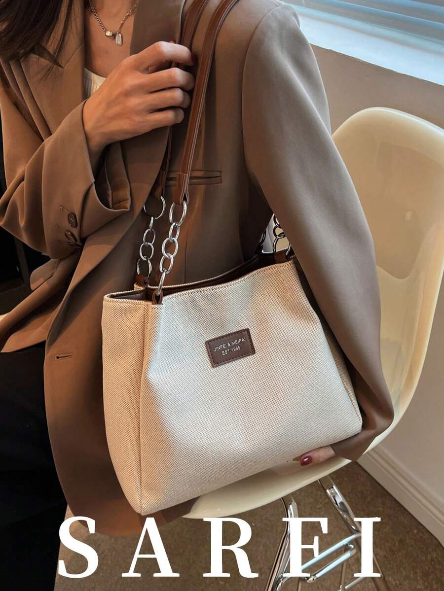 简约经典撞色设计女士手提包，时尚极简主义logo装饰单肩包，大容量休闲校园通勤包，大学生休闲旅行轻便单肩包，拉链多功能收纳单肩包，耐用面料，适合送礼、购物、约会、商务旅行、度假等场合。