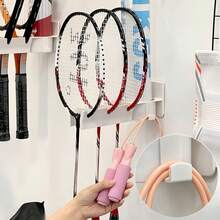 1pc Wall-Mounted Sports Equipment Display Rack, Sectioned Easy-To-Grab Holder, Drill-Free Racket Storage For Badminton, Tennis, Suitable For Home, Gym, Classroom, Sports Venue Organization, Multi-Function, Versatile, Space-Saving, Fashionable High Conversion Keywords, Holiday Season, Christmas, Thanksgiving, Stylish, Modern, Practical, Minimalist, Convenient, Must-Have For Athletes, Secure Storage Solution, Easy To Install, Functional, Gift For Sports Lovers.