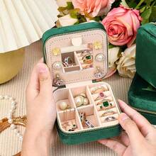 Hộp đựng trang sức du lịch hình ngôi sao và mặt trăng bằng vải nhung mới cho ngày lễ tình nhân, hộp trưng bày trang sức nhỏ gọn, di động, nhỏ gọn, đựng nhẫn, hoa tai, vòng cổ, thiết kế đèn lồng hình ngôi sao và mặt trăng bằng vải nhung mềm mại, có thể tháo rời, có ngăn đựng nhẫn lót nhung và có ngăn đựng khuyên tai, hộp đựng có khóa kéo nhiều ngăn, móc treo vòng cổ và ngăn ẩn, hộp đựng mini nhẹ, tiện lợi khi đi du lịch, có khóa bấm an toàn - Nhiều màu - Xem 21
