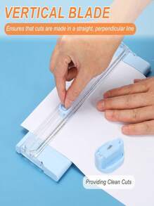 1 pieza Cortador de papel manual compacto - Cortador de fotos mini multicolor con patrón de cuadrícula, para un corte preciso, ideal para scrapbooking y manualidades, plástico duradero, hoja deslizante bidireccional compacta y portátil, para cortar papel, recortar fotos, manualidades, útiles escolares y de oficina, uso doméstico. Estilo de color aleatorio