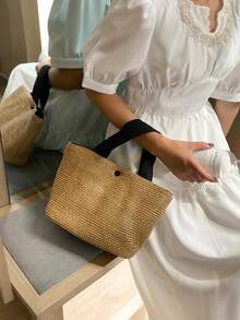 大号黑色波西米亚风编织手提包，适合海滩、露营和户外活动，采用耐用面料制成，磁扣闭合，是女性冒险、海滩旅行和波西米亚风格穿搭的理想之选。