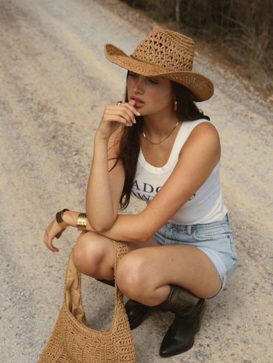 قبعة قش بوهيمية عادية ذات لون واحد مفرغة، قبعة كاوبوي غربية، تصميم بسيط وعملي، مقاومة للرياح بنظام ربط، مناسبة للجنسين وجميع المواسم