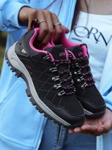 “冒险准备青少年徒步鞋：自信征服山峰”