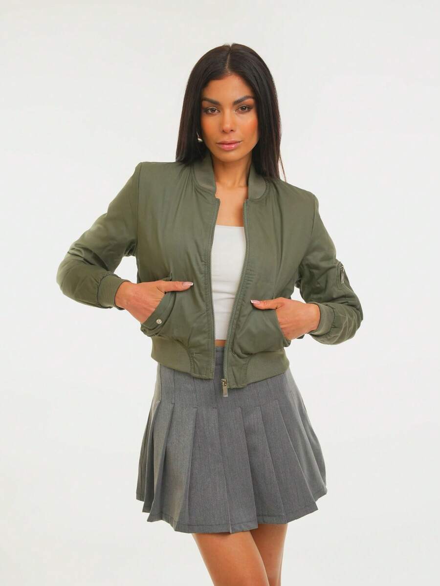 Chamarra bomber TERESA corta para mujer en estilo urbano con cierre frontal y bolsillos, look casual, de diario, basica, a la moda, chamarra corta, colorida, excelente calidad - Verde militar - Ver 1