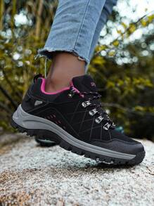 “冒险准备青少年徒步鞋：自信征服山峰”