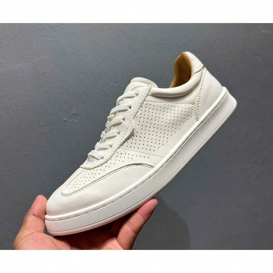 Honey Tan Perforated Leather Retro Sneakers: Breathable Vintage ComfortHoney Tan Perforated Leather Retro Sneakers: Breathable Vintage Comfort Tired Of Retro Sneakers That Sacrifice Comfort For Style? Most "Vintage" Shoes Look Cool But Feel Stuffy - Not These. Honey Tan Perforated Leather Retro Sneakers Fuse 70s Track-Team Swagger With 2025 Breathability And Cushioning, So You Can Rock Retro Style And Keep Your Feet Fresh, Even On Scorching Days. Why They're A Summer Must-Have 1. Full-Grain Leather: A Patina That Grows With You Crafted From Premium Full-Grain Leather, The Warm Honey Hue Develops A Unique Patina Over Time. Scuffs Become Badges Of Your Adventures, Making Each Pair As One-Of-A-Kind As Your Journey. 2. Perforated Breathability: Your Feet's Personal AC Strategic Perforations Aren't Just For Show - They're Engineered To Banish Sweat, Even On 90°F Days. Whether You're Hustling Downtown Or Chilling At A Backyard BBQ, Your Feet Stay Cool (And Stylishly Retro). 3. Gum Sole: Retr - 白色 - 查看 1