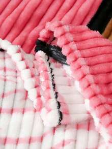 1 pièce Couverture en flanelle à carreaux imprimée, couverture multifonctionnelle et confortable pour la sieste, le canapé, le bureau, le camping, les voyages, toutes les saisons, cadeau de Noël et d'Halloween