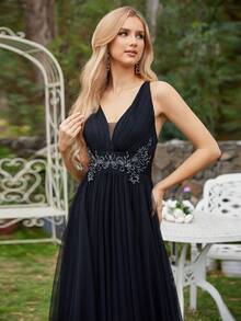EVERPRETTY Elegant Deep V Mesh Applique Sleeveless A-Line Black Wedding Dress For Wedding