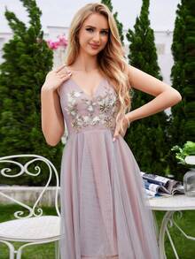 Elegant Embroidered Ombre Hem Formal Dress - Light Grey - View 5