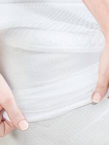 Discover The Secret To A Clean, Comfortable Bed – 100% Waterproof Mattress Protector – Soft, Breathable, Noise-Free – Perfect Fit For Single & Double Beds Available In 120x200 Cm, 160x200 Cm, And 180x200 Cm Sizes To Perfectly Fit Both Single And Double Beds.