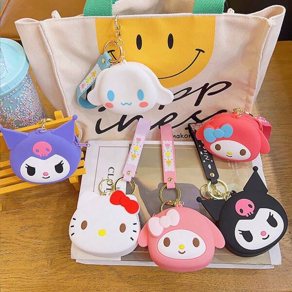 Sanrio Set de 1 a 5 piezas, accesorios de alta calidad con Kuromi morado: cartera de silicona, llavero de silicona de la serie Sanriou Kuromi, teléfono y monedero morados de Kuromi con campana anti-pérdida, accesorios esenciales para viaje en coche y vacaciones, artículos autorizados de Sanrio, regalos especiales para damas de honor, enfermeras y maestras.