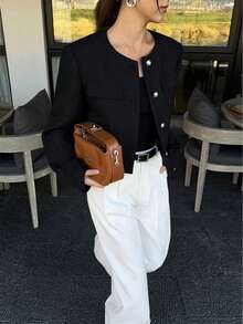 女士纯色加厚羊毛混纺纽扣前袋外套，浪漫优雅，通勤日常百搭，适合新年、春节、情人节、秋冬季节等场合。