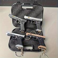 Metal Gun Keychain, Updated Mini G34 Keychain, With Plastic Box Mini 1:3 Scale Pistol Keychain, Small Keychain, With Detachable Clip, Best Gift For Men, Son, Husband, Wife - màu đen - Xem 4